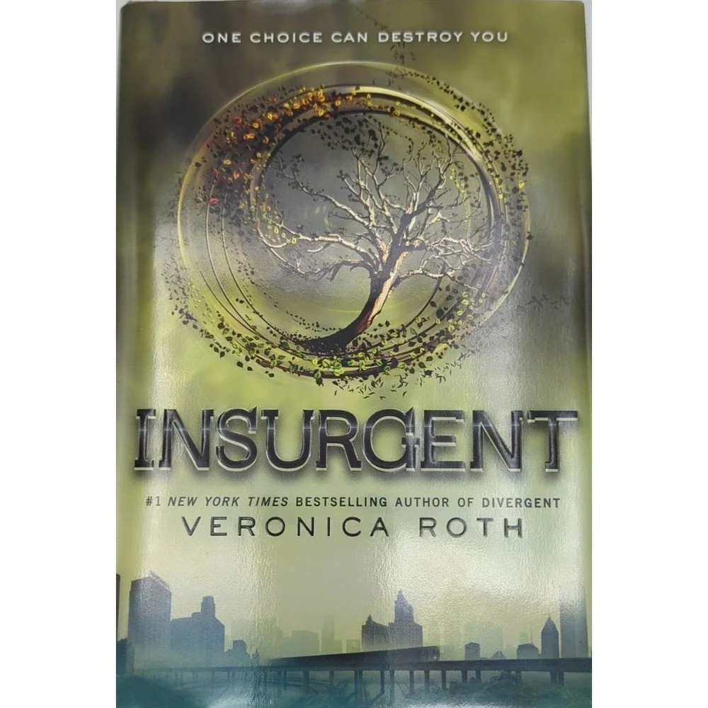 Collector Boxed Set by V. Roth Divergent Insurgent 1 & 2 with World of Divergent